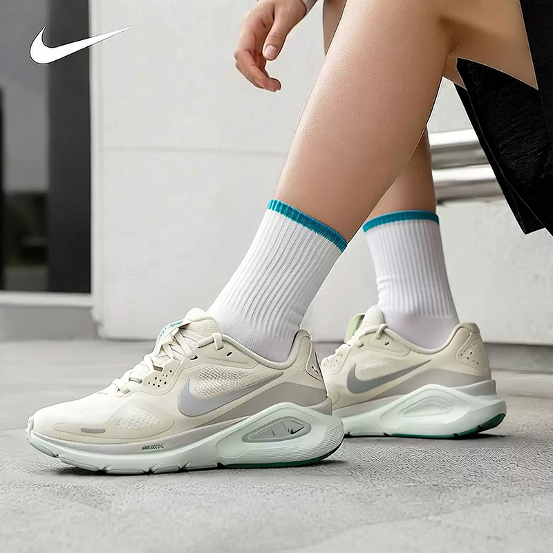 Nike Women's Running Shoes STR - đánh giá và giá Women'S Shoes Nike Jordan